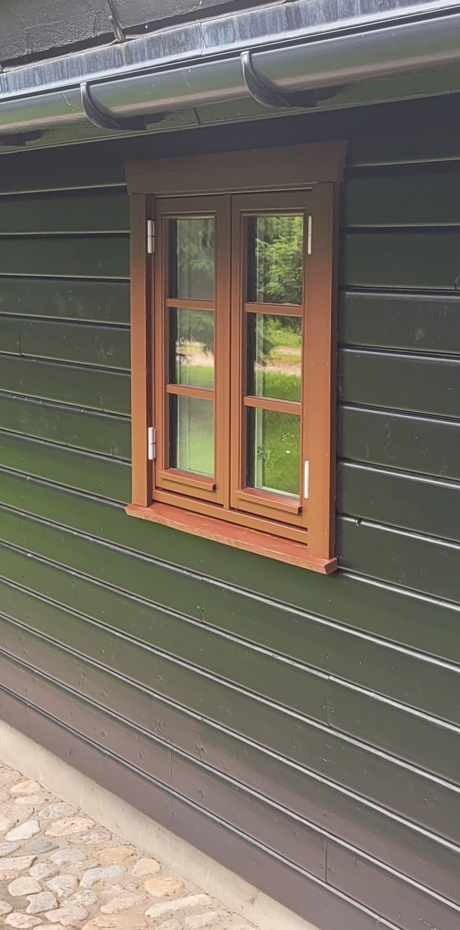 Vindue og facade efter